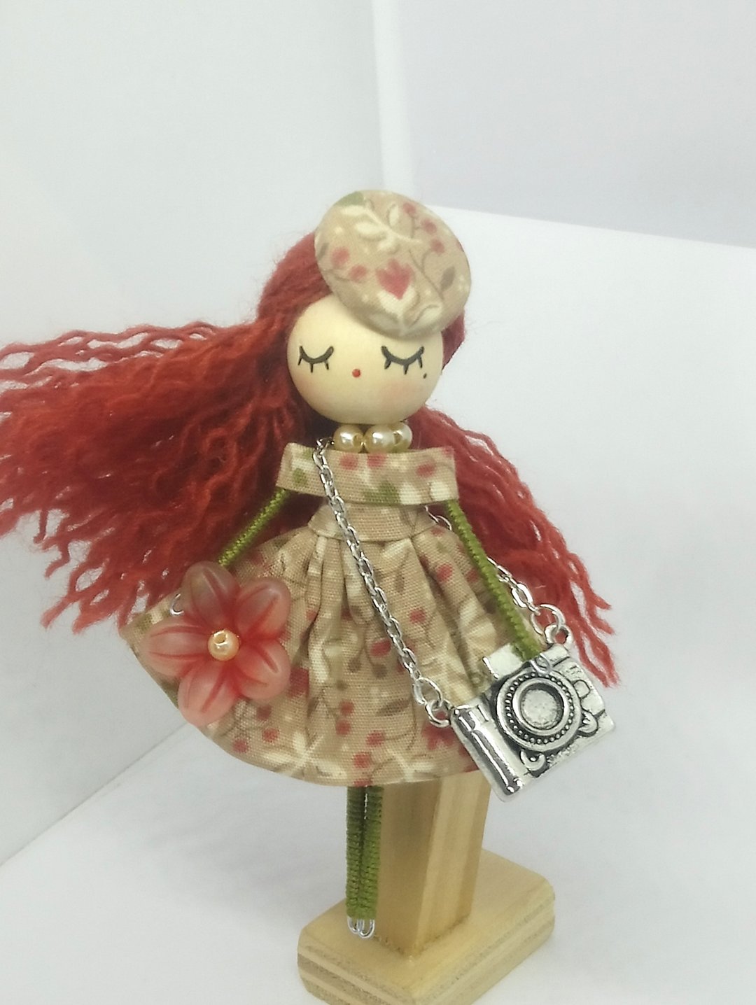 Brooch doll: photographer - 胸针 - 木头 银色