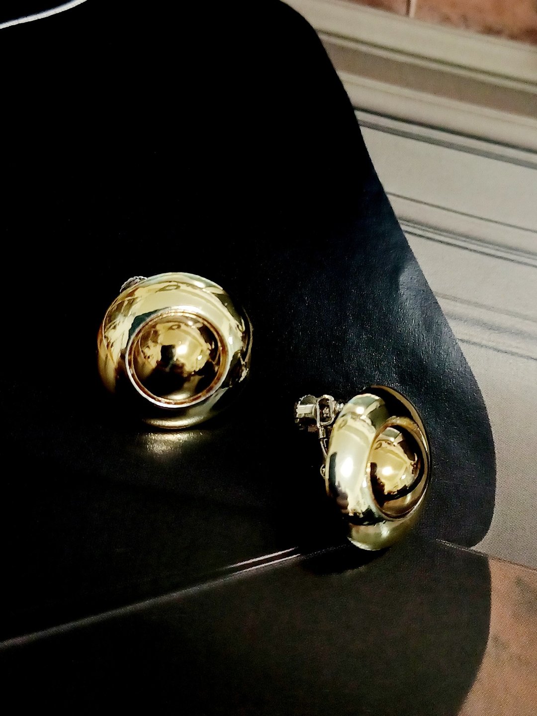 vintage jewelry  艳金色小凸圆盾型 夹式耳环 - 耳环/耳夹 - 其他金属 