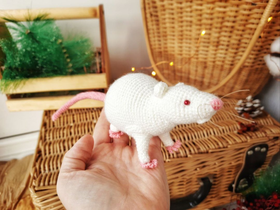 Soft toy life-size white rat with red eyes. White mouse toy. - 玩偶/公仔 - 棉 白色