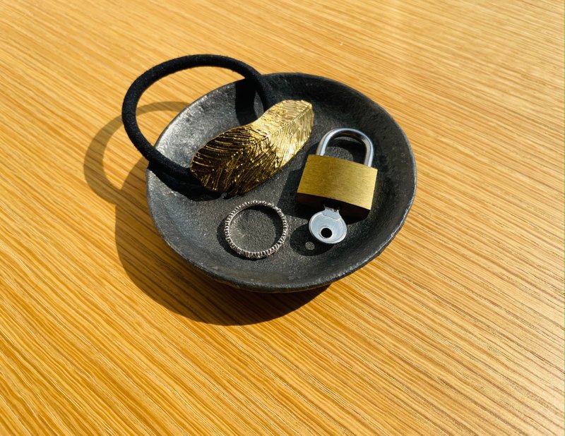 迷你铸铁置物/ 名片盘 | 定制化名字/ 定制化礼物 - 收纳用品 - 其他金属 黑色