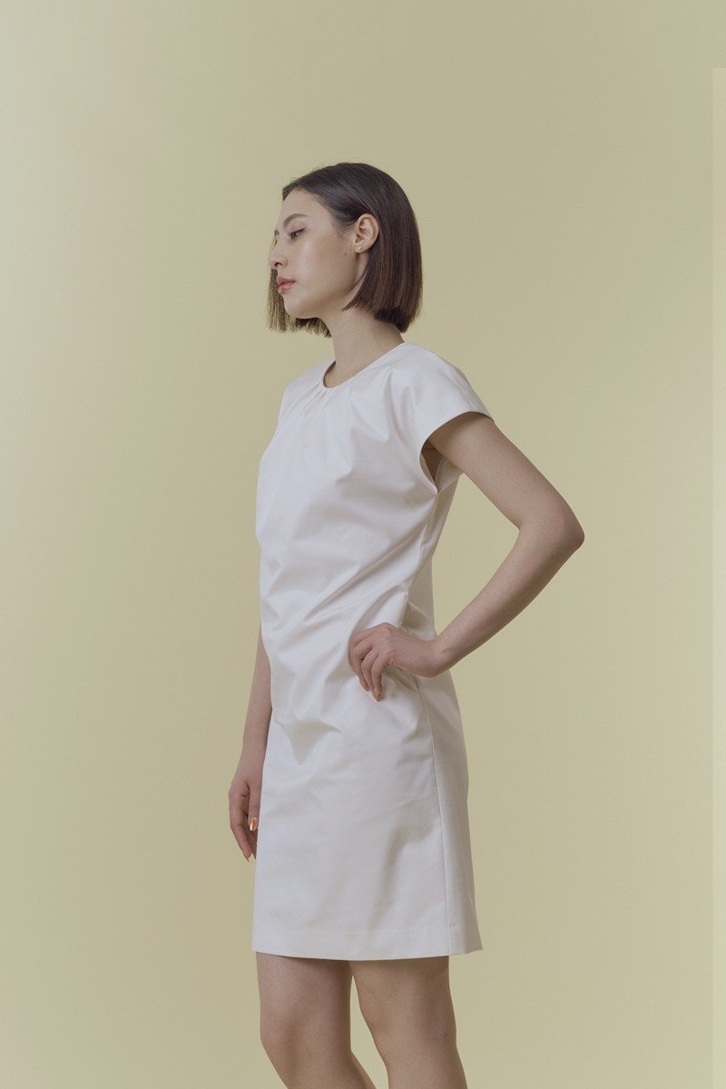 白色领口打折短洋装 - 洋装/连衣裙 - 聚酯纤维 黑色