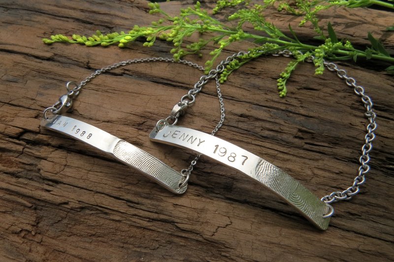 指纹印记系列 / 指纹长形敲字手链(男) / 925银 / 定制化 - 手链/手环 - 其他金属 银色