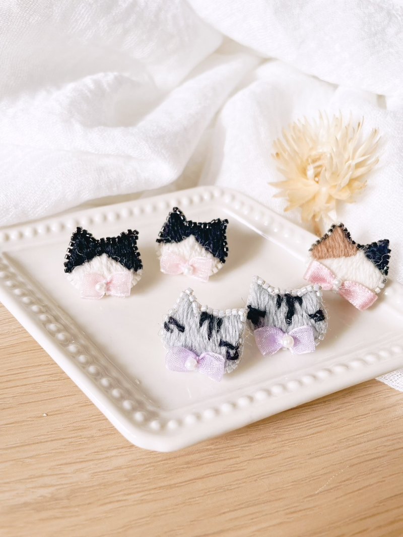 Mishu。住在耳边的小精灵 - 刺绣耳钉 - 耳环/耳夹 - 羊毛 红色