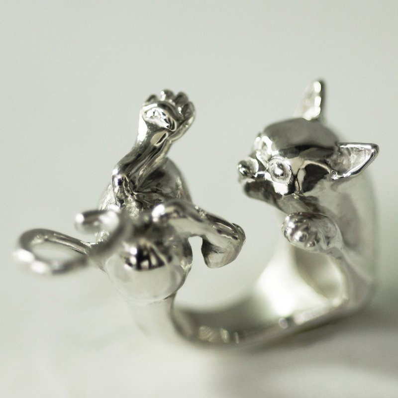 A ring of a cat that wants to run away from being held A ring of a cute cat that doesn't really like being held, but doesn't like it. - 戒指 - 其他金属 银色