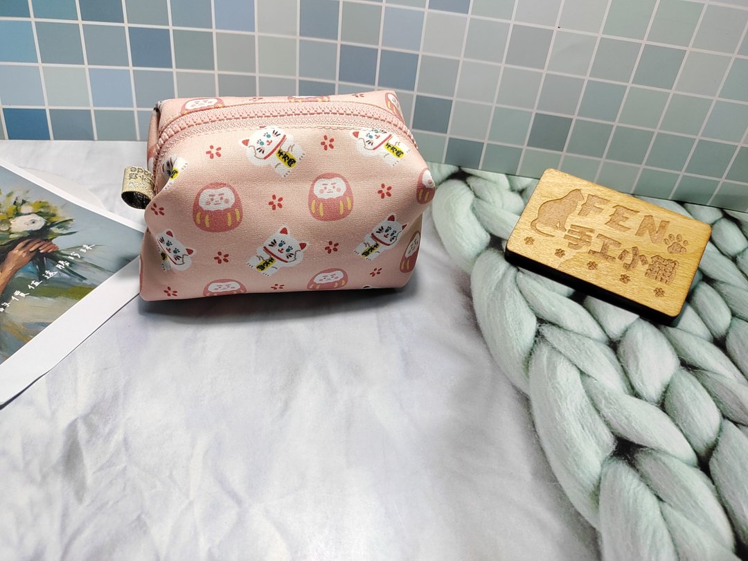 小物系列-台湾设计师布招财猫与达摩福神立体零钱包-小土司包 - 零钱包 - 棉 