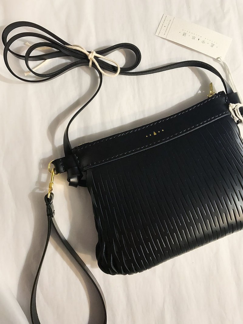 【岛中坊研】 手缝皮革 贝壳斜背袋 光面黑色真皮 - 侧背包/斜挎包 - 真皮 黑色