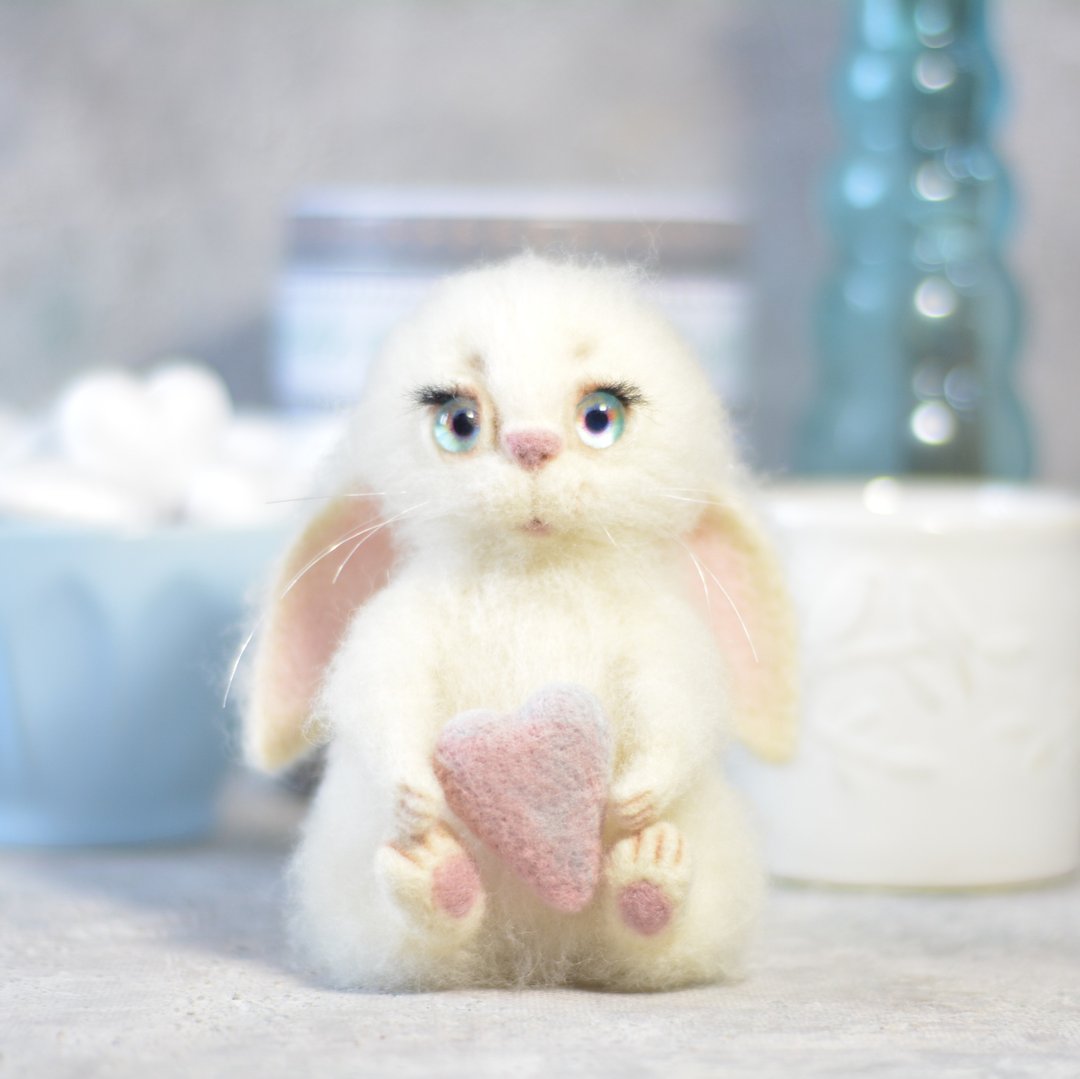 Needle felted bunny / White rabbit toy/ Rabbit doll/Felt rabbit - 玩偶/公仔 - 羊毛 白色