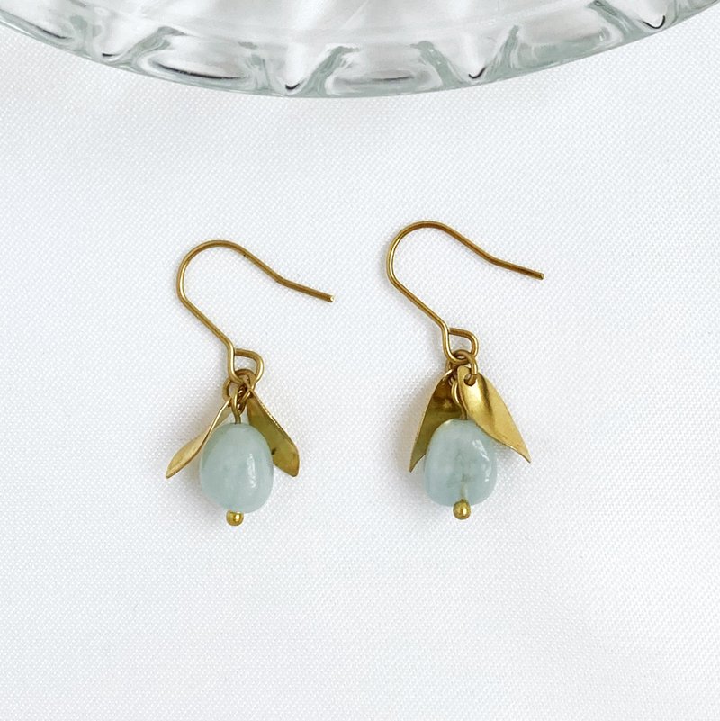 果实。天然海蓝宝石 水晶黄铜耳勾 可改夹式 手工耳环 沟通 人缘 - 耳环/耳夹 - 水晶 蓝色