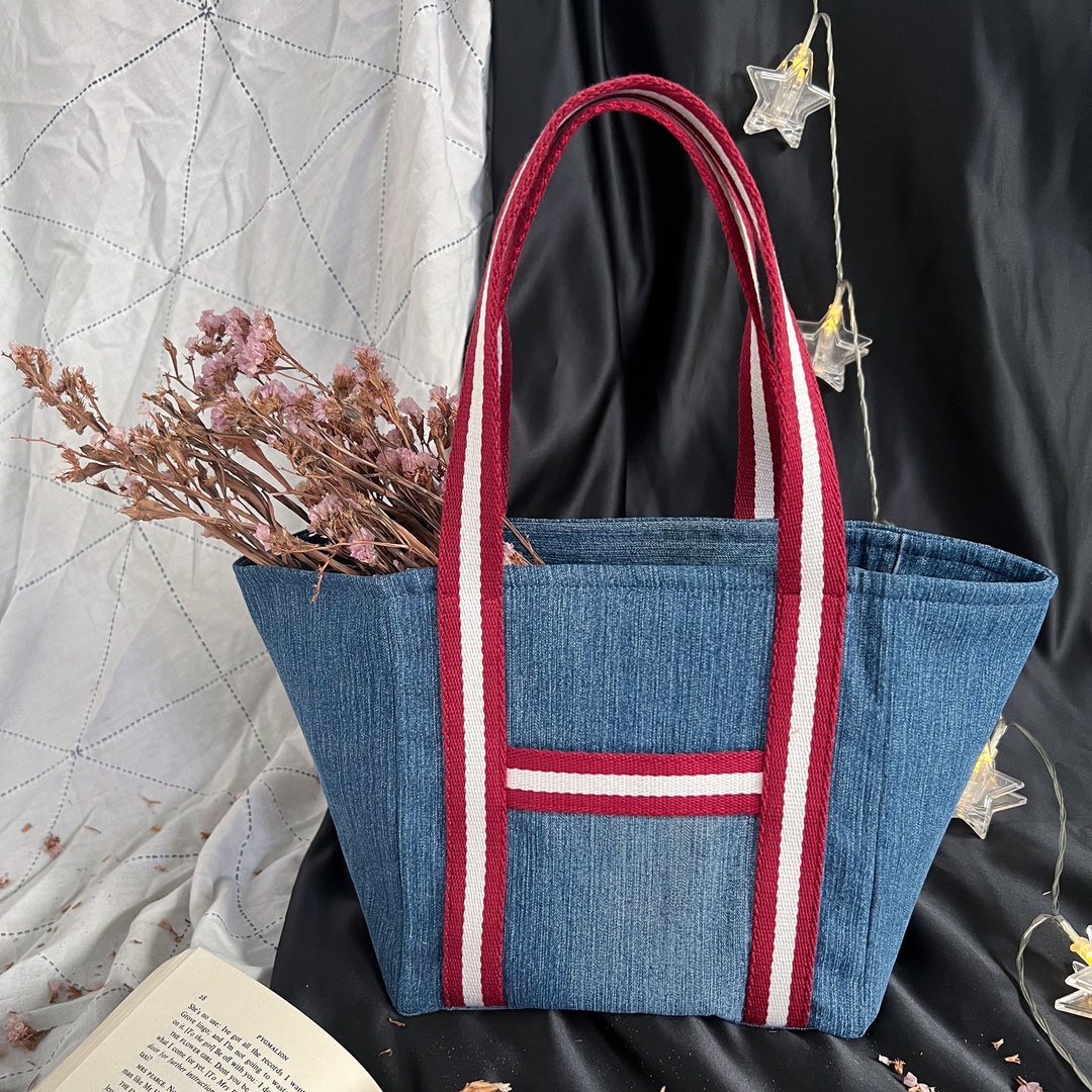 野餐托特包【牛仔裤改造订制】永续是最奢华的精品 - 手提包/手提袋 - 环保材料 蓝色
