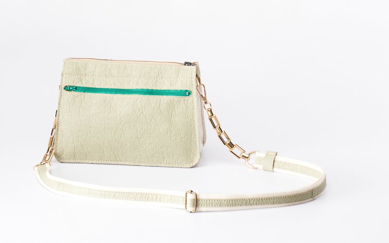 纯素植物性皮革随身金属链斜背小包 - 侧背包/斜挎包 - 植物．花 多色