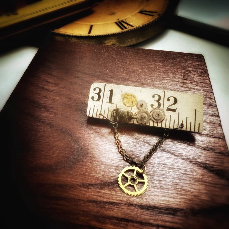 31-32大象马戏团古董别针 - 胸针 - 其他金属 白色