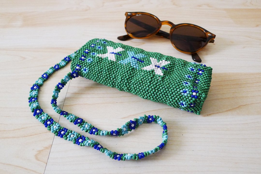 Vintage Handmade Beaded hard glasses case with cute strap,graphic beaded bag - 其他 - 塑料 绿色