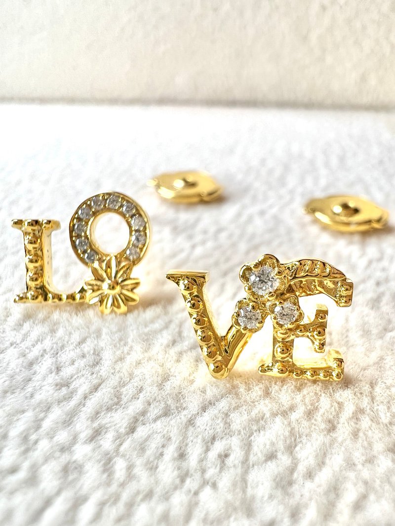 LOVE贴耳18K金钻石耳环 - 耳环/耳夹 - 贵金属 金色