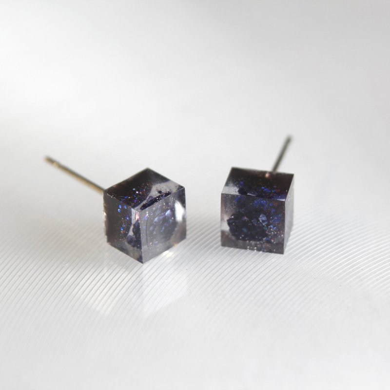 等待重击 / 树脂耳环 - 单只 / 正方形 黑色 碎贝壳 透明 - 耳环/耳夹 - 树脂 黑色