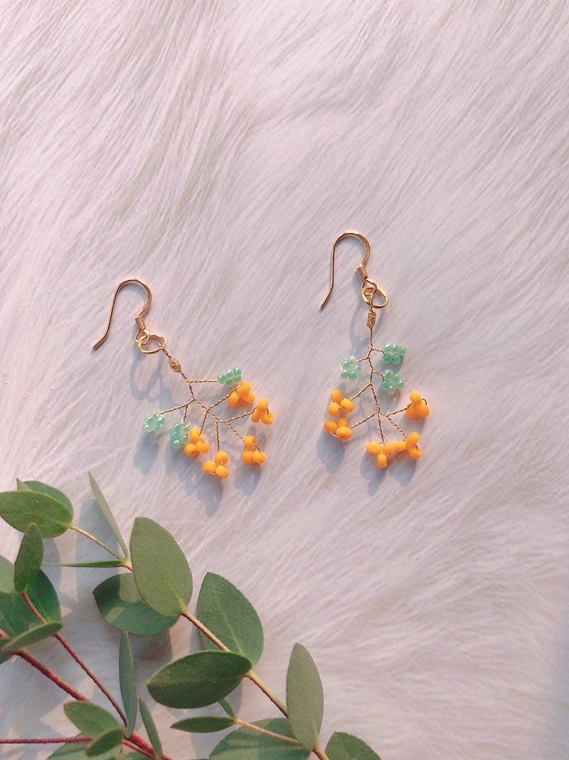 Cute mimosa earrings - 耳环/耳夹 - 塑料 橘色