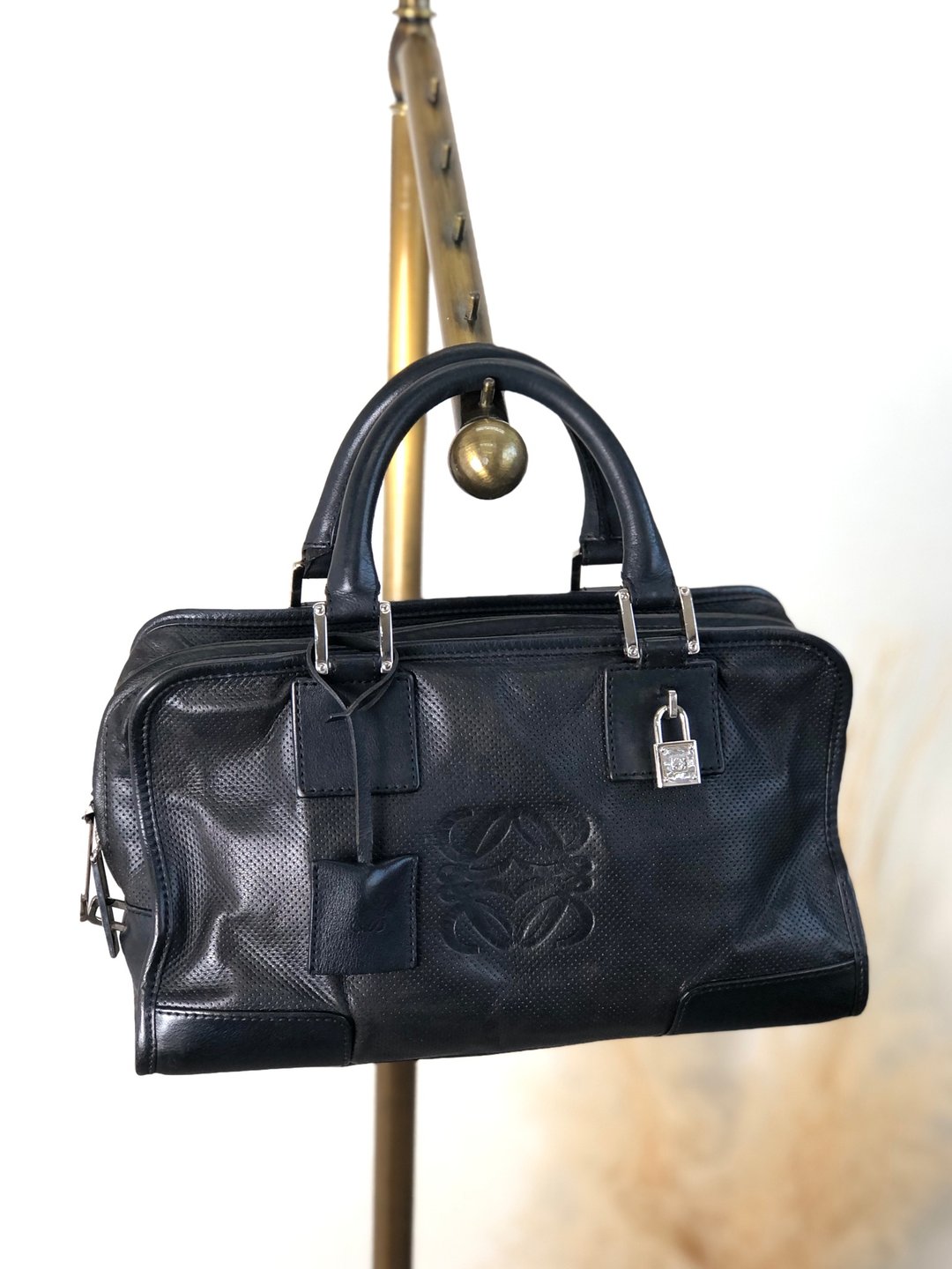 【日本直送，铭牌二手包装】LOEWE 手袋黑anagram 皮革迷你 Boston Amazona 28 复古老款 cjew5k - 手提包/手提袋 - 真皮 黑色