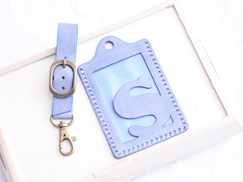 【白蜡蓝 MARINE —头文字A至Z 英文字母行李吊牌】好好缝 皮革材料包 免费压字 手工包 白蜡皮 擦蜡皮 卡片套 卡片夹 名片夹 行李挂牌 旅行 护件夹 证件夹 简约实用 意大利皮 植鞣革 皮革DIY - 证件套/卡套 - 真皮 蓝色