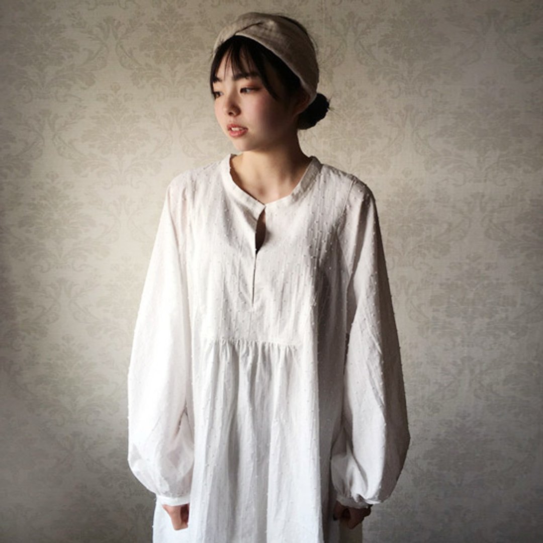Only one piece left for each color Available in two colors, white / black Cotton cut voile puff sleeve long dress / polka dot rm-45 - 洋装/连衣裙 - 棉．麻 白色