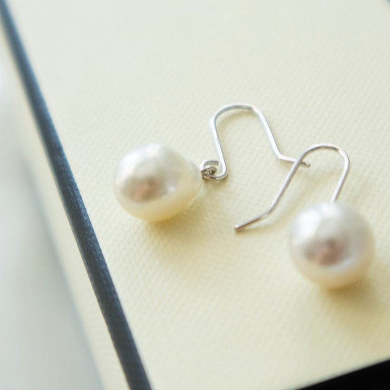 垂坠南海珍珠耳环 / 巴洛克珍珠 / 库存有限 - 耳环/耳夹 - 珍珠 白色