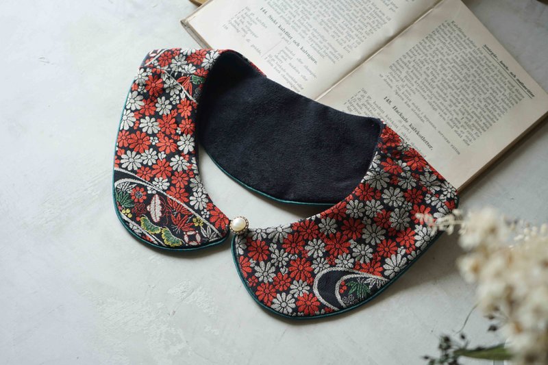 手作-双面用彼得潘装饰领片-昭和风情-缇花红 - 领结/领巾 - 丝．绢 红色