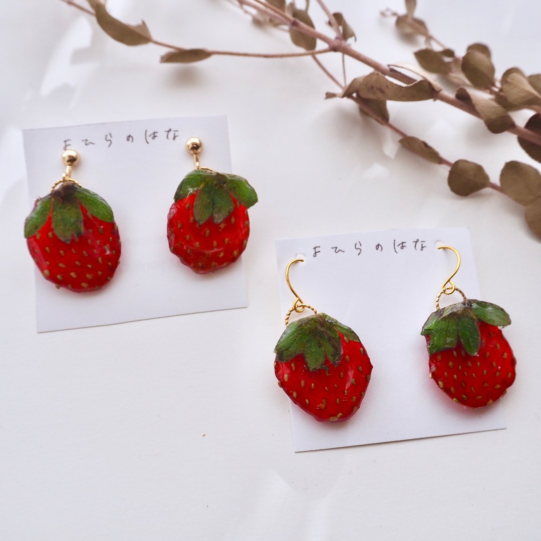 Genuine strawberry earrings / earrings - 耳环/耳夹 - 植物．花 红色