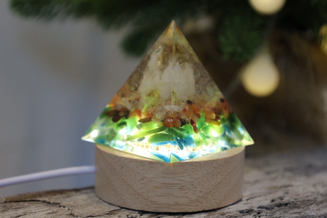 【快速出货】金绿之山奥刚金字塔小夜灯Orgonite黄水晶疗愈招财能 - 灯具/灯饰 - 半宝石 黄色