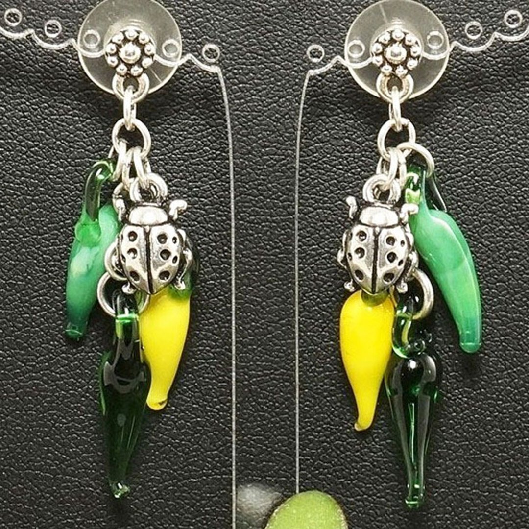 Yellow Green Pepper Lampwork Glass Silver Ladybird Ladybug Dangle Drop Earrings - 耳环/耳夹 - 玻璃 绿色
