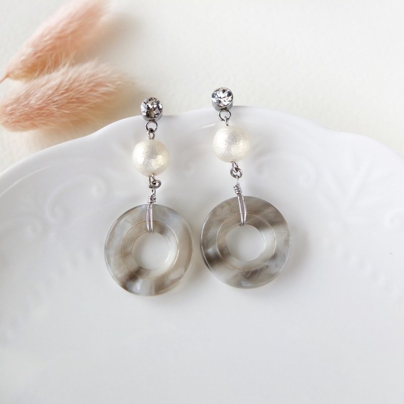 {TomorRong} 优雅の回旋||棉花珍珠 耳环 母亲节 - 耳环/耳夹 - 其他材质 灰色