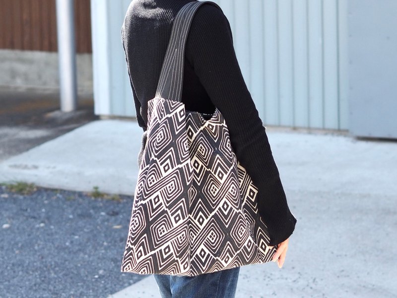 以图纹创作的亚麻单肩包 4 - 侧背包/斜挎包 - 棉．麻 灰色