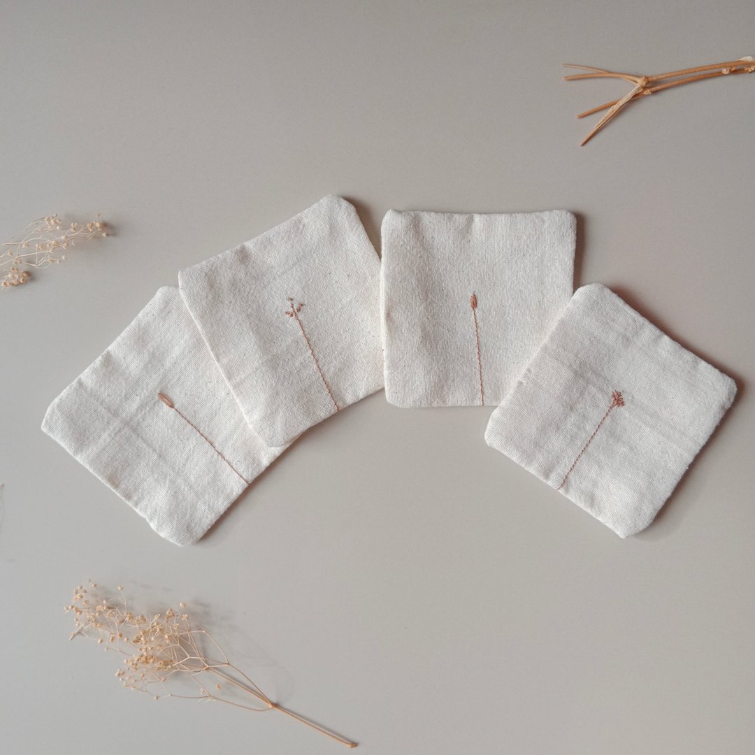 Wild grass coaster set handicraft 100% cotton fabric 4PCS - 杯垫 - 棉．麻 白色