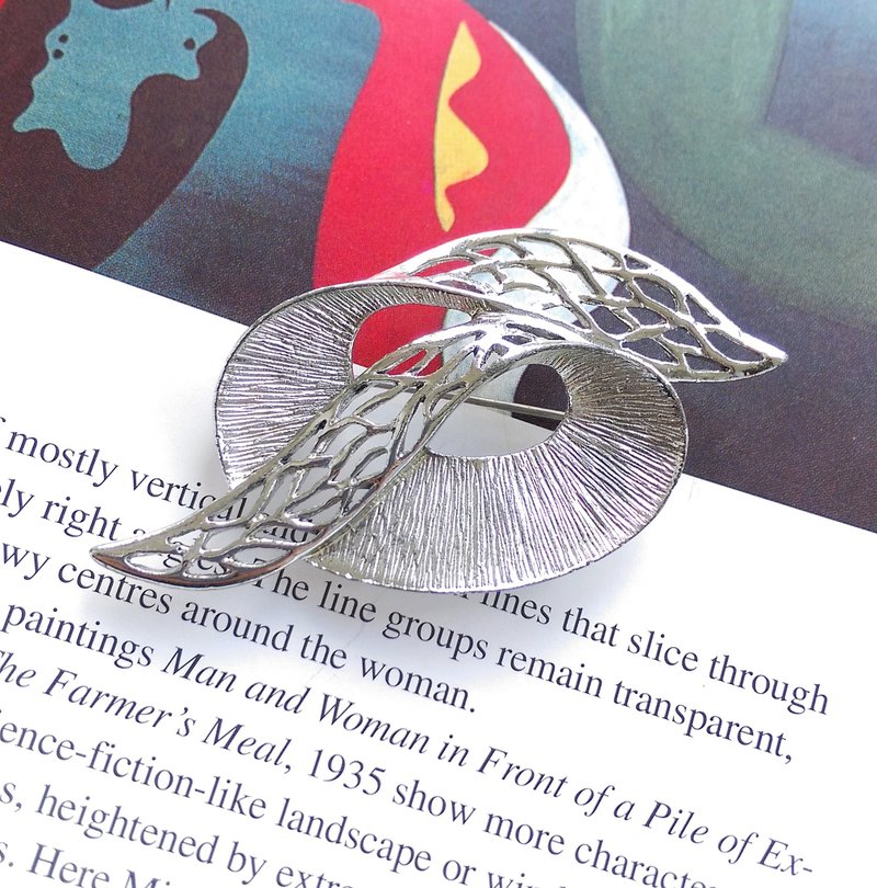 Vintage Jewelry 西洋古董饰品 CELEBRITY 卷曲 篓空 流线 别针 - 徽章/别针 - 其他金属 金色