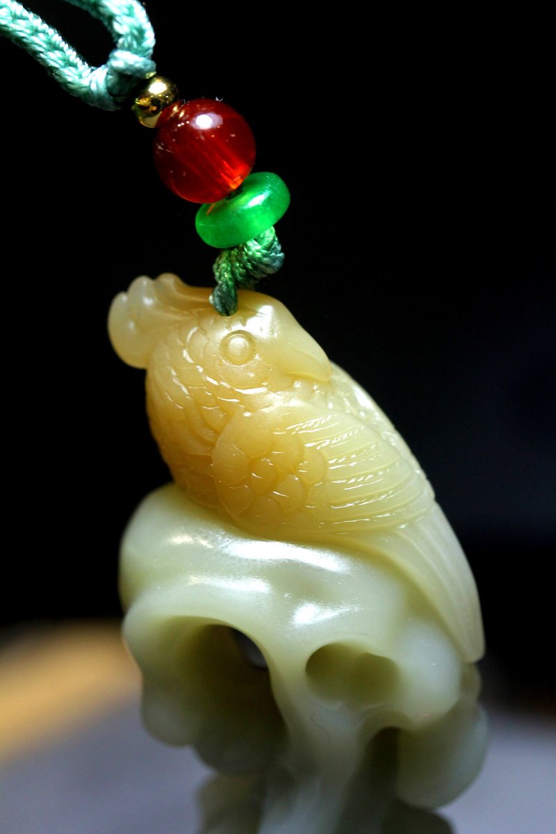 【英明神武】雕刻鹦鹉太湖石挂件吊坠毛衣链送礼佳品天然黄蜡石 - 项链 - 玉石 黄色