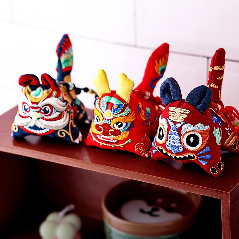 傳統民間布老虎 醒獅吊飾 手工刺繡玩偶 車掛飾 平安香囊 護身符 - 玩偶/公仔 - 棉．麻 