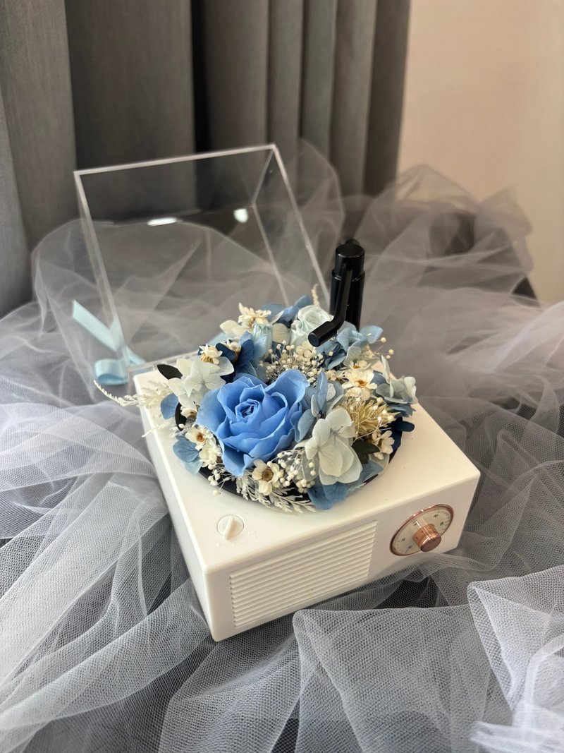 爱丽丝蓝。花圈旋转唱盘音响 永生花 情人节礼物 蓝色玫瑰 - 干燥花/捧花 - 植物．花 蓝色