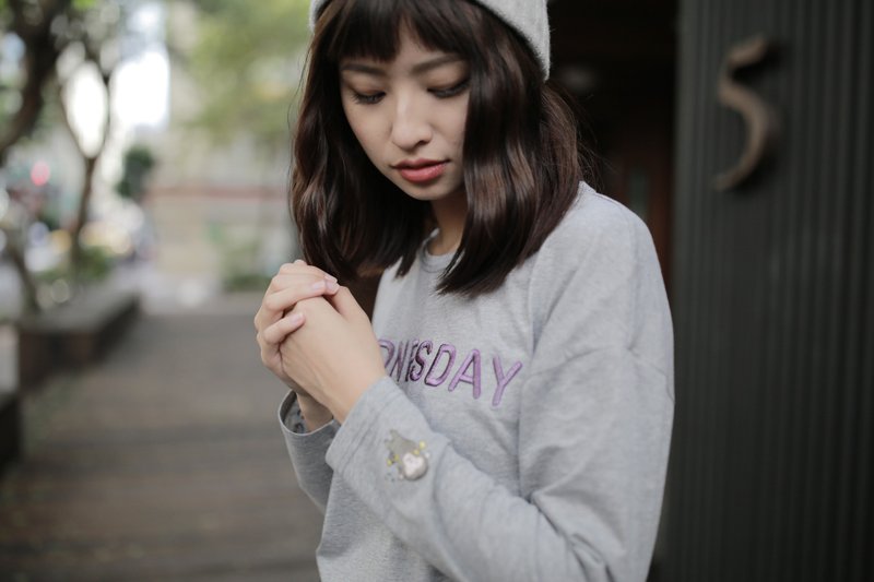 台湾猕猴Wendesday长袖T恤 - 女装 T 恤 - 棉．麻 灰色