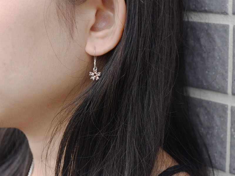 樱花 | 垂坠耳环 玫瑰金/白K 双色 手工银饰 情人节 - 耳环/耳夹 - 纯银 粉红色