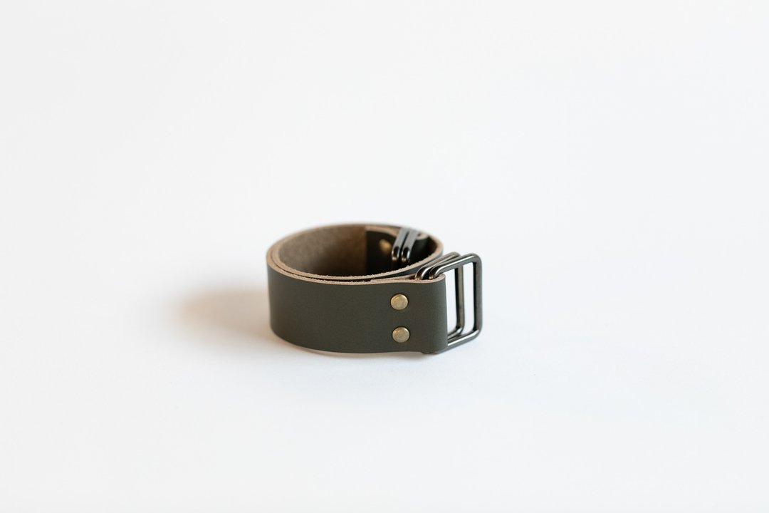 Leather carry strap for furoshiki bag (Dark Olive) - 侧背包/斜挎包 - 真皮 卡其色