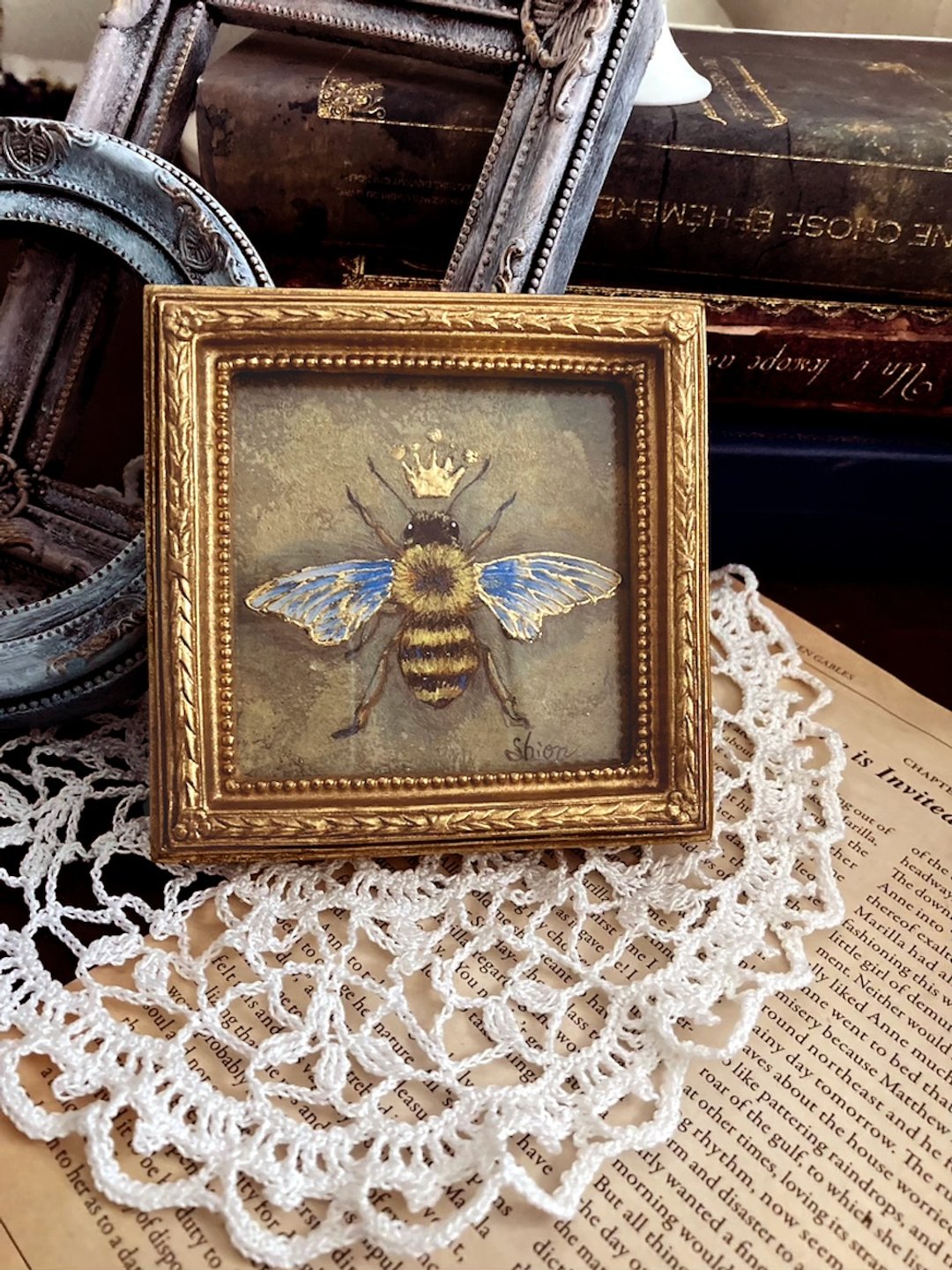 蜜蜂小图 - Queen Bee 1 相框,原画,仿古风格,蜜蜂 - 海报/装饰画/版画 - 纸 黄色