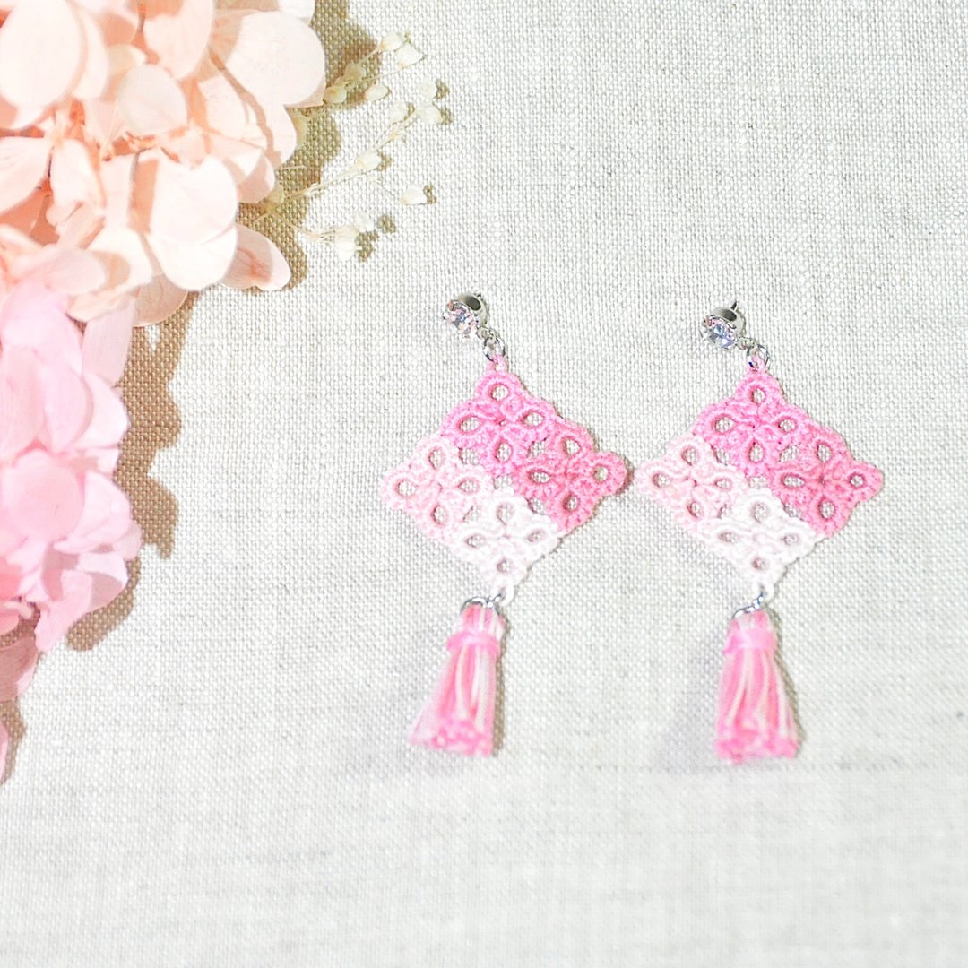 新品万岁! 马赛克方块耳环 樱花 流苏 Mosaic Square Earrings - 耳环/耳夹 - 绣线 粉红色