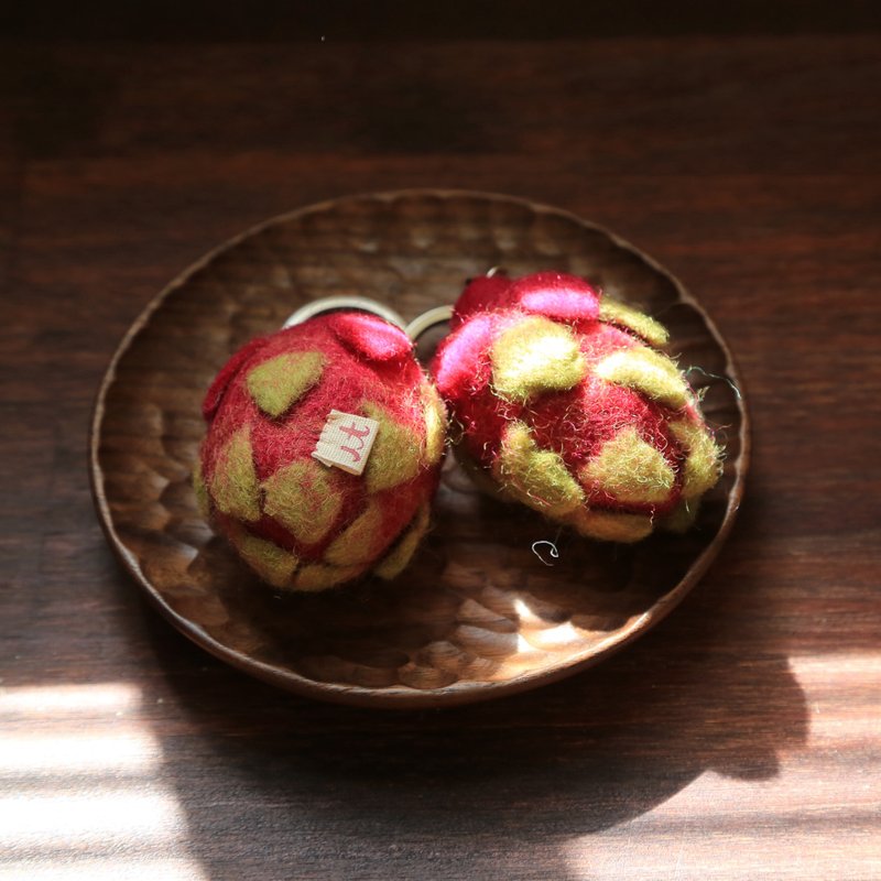 羊毛毡蔬果钥匙圈│【好运龙来】火龙果 - 钥匙链/钥匙包 - 羊毛 红色