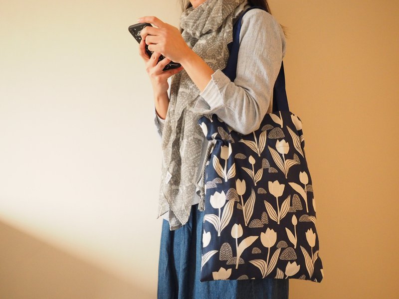 英国制作 深蓝郁金香 手挽侧背索绳袋 - 侧背包/斜挎包 - 棉．麻 蓝色