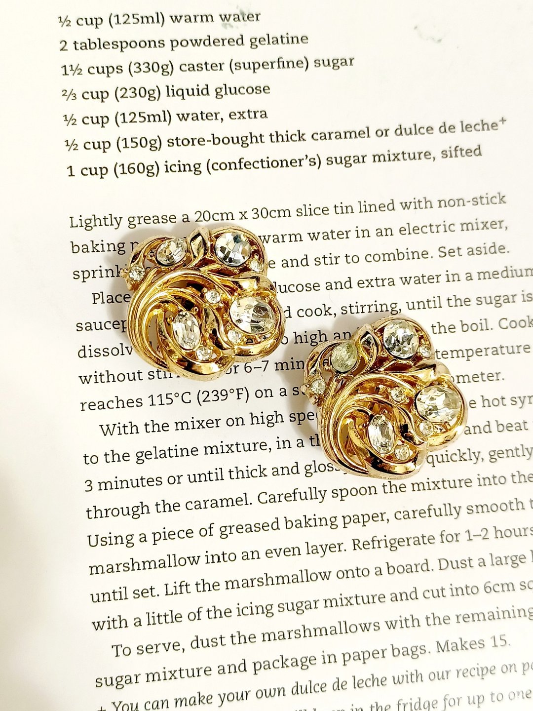 vintage jewelry  Trifari 华丽金色叠花莱茵 夹式耳环 - 耳环/耳夹 - 其他金属 