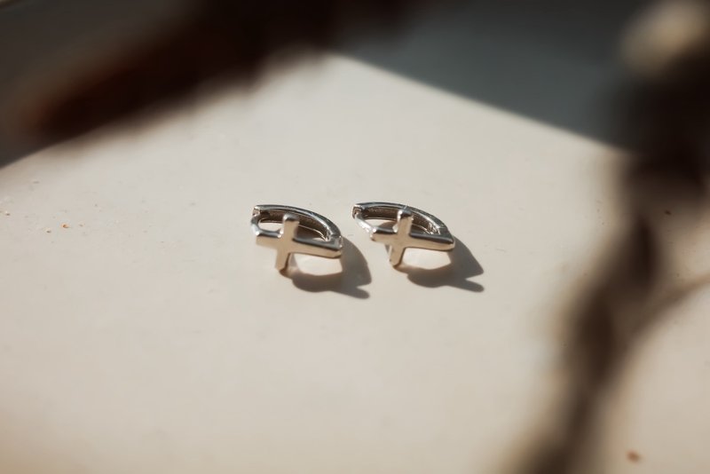 环状十字架耳环 - 耳环/耳夹 - 其他金属 银色