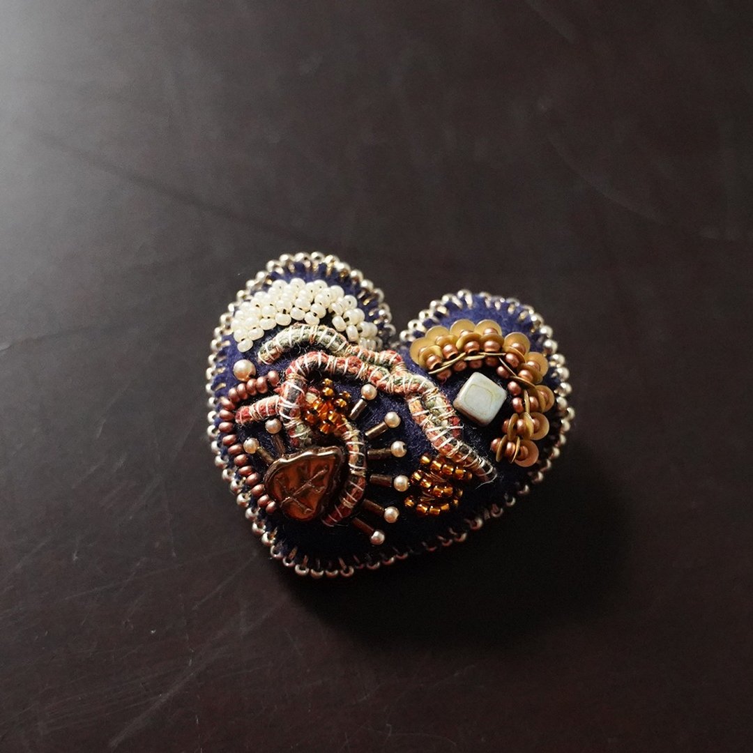 Heart shaped brooch, colorful brooch, embroidered brooch, statement brooch, 1 - 胸针 - 棉 咖啡色