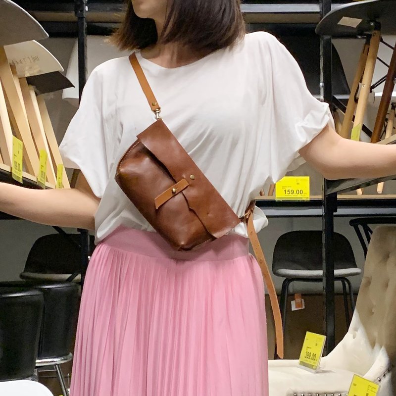 Genuine Leather Hand stitched Irregular flap Cross Body Sling Bag / Clutch - 侧背包/斜挎包 - 真皮 黑色