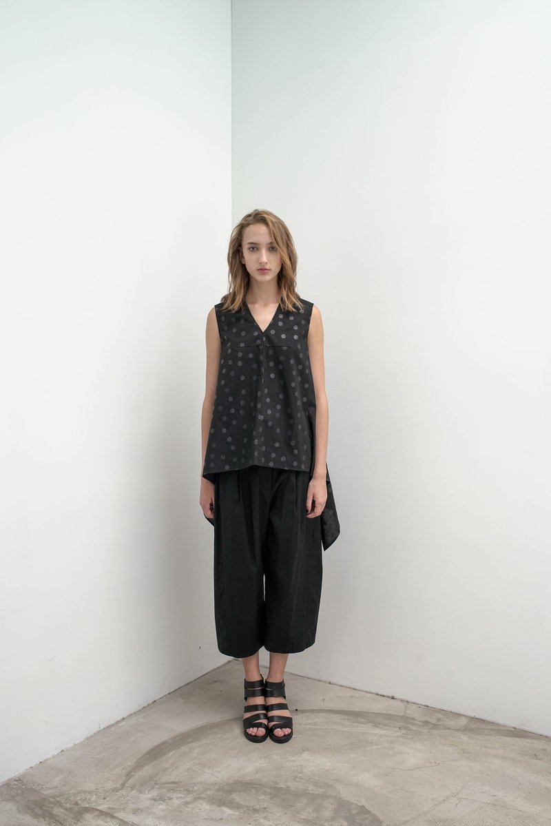 摇摆V领圆点。纯棉不规则背心-黑色。春夏 | Ysanne - 女装上衣 - 棉．麻 黑色