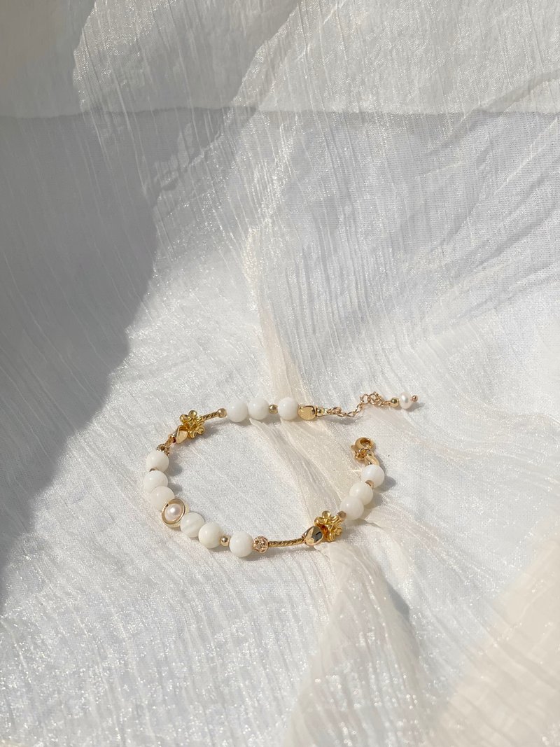 砗磲贝手链_铜镀 14K 金_矿石水晶饰品_简约_优雅_仙气 - 手链/手环 - 贝壳 白色