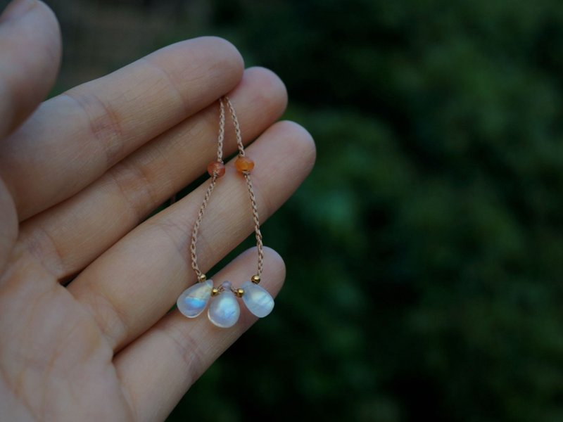 | MC | 天然月光石 + 太陽石彩虹鎖骨鏈  蠟線編織 項鏈 - 项链 - 其他材质 