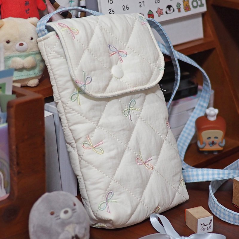 小狗巴士 可爱小狗 软萌手作包包 夹棉手机小挎包/耳机包 - 耳机收纳 - 其他材质 多色