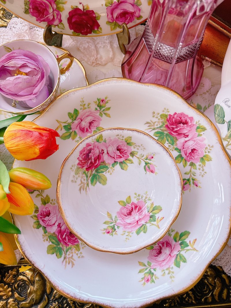 英国制 Royal Albert 玫瑰园24k金镶金点心碗一对库存品 - 浅碟/小碟子 - 瓷 粉红色